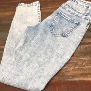 Junior’s acid wash jeans